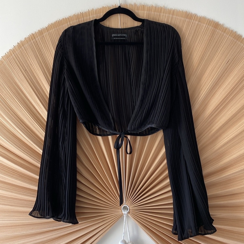 Beautiful Urban Outfitters Long Sleeve Crop-Top Sheer Black